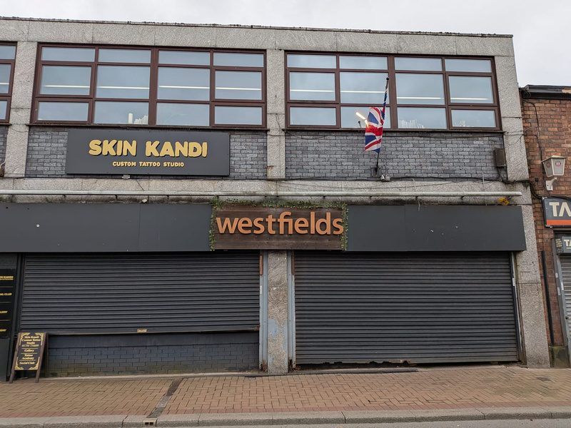 St Helens — three-unit commercial building, town centre